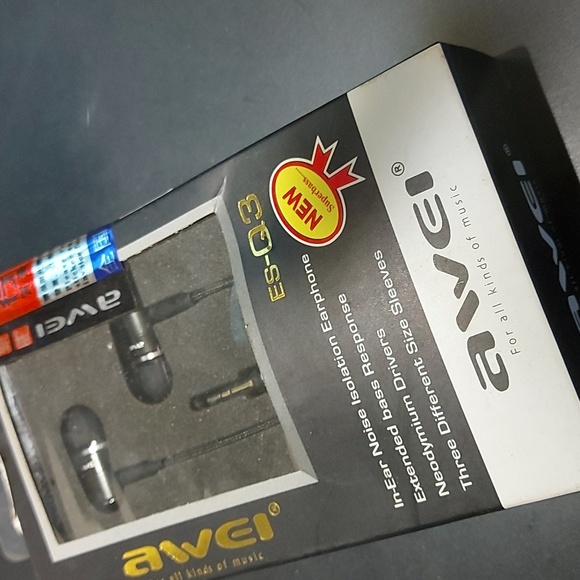 In- Ear Noise Isolation Earphone - Picture 2 of 2